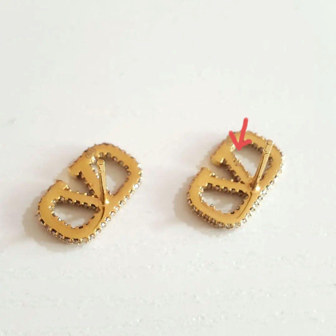 【美品】ヴァレンチノ ピアス ラインストーン ロゴ ゴールド