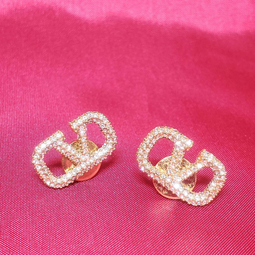 【美品】ヴァレンチノ ピアス ラインストーン ロゴ ゴールド