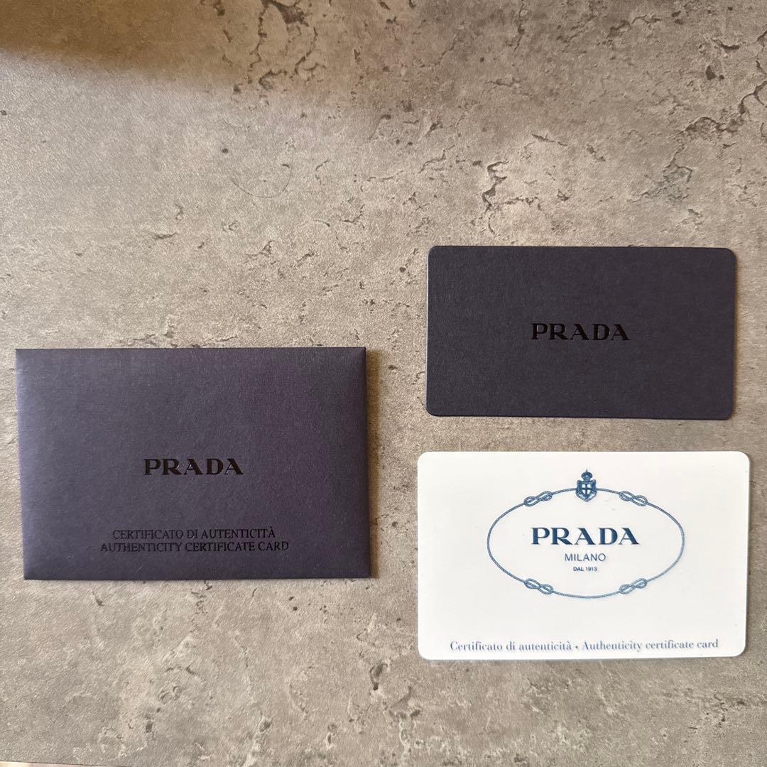 PRADA 長財布　三角ロゴ