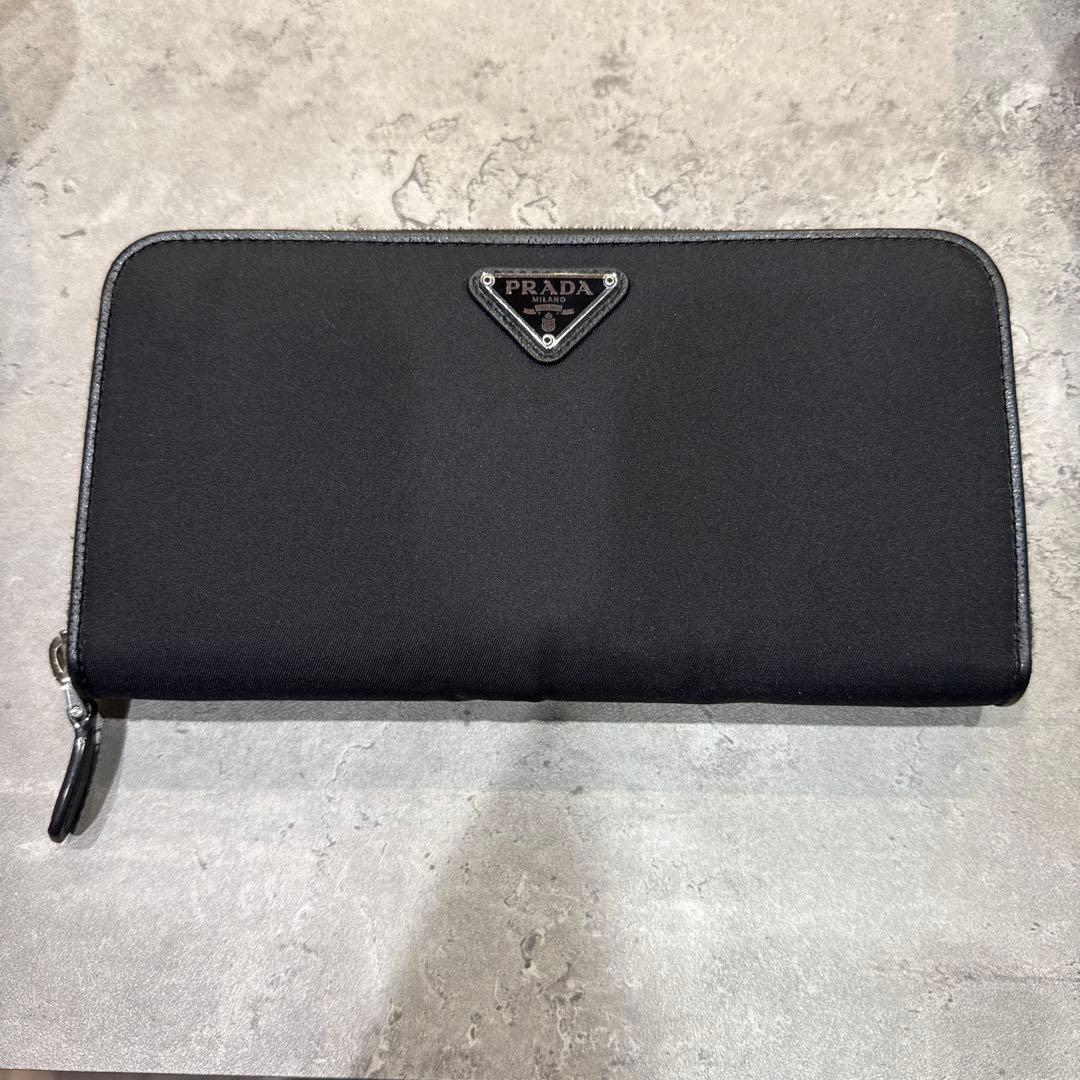 PRADA 長財布　三角ロゴ