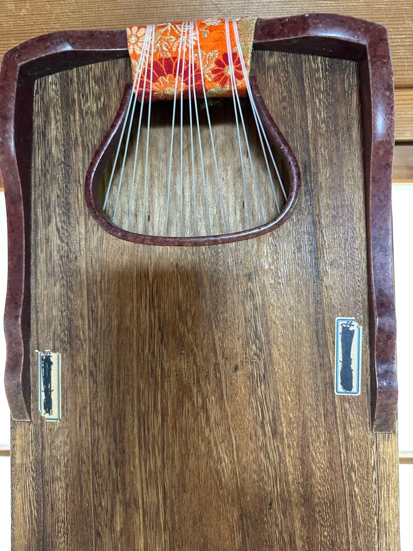 伝統的な木製琴 13弦 ダークブラウン