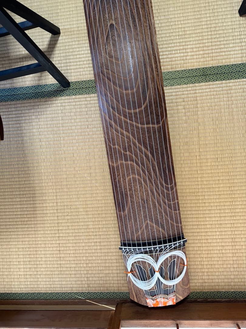 伝統的な木製琴 13弦 ダークブラウン