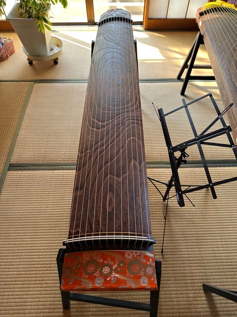 伝統的な木製琴 13弦 ダークブラウン