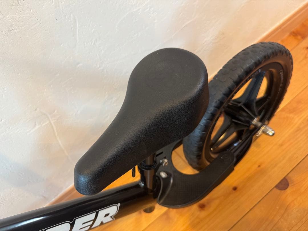 STRIDER バランスバイク 黒