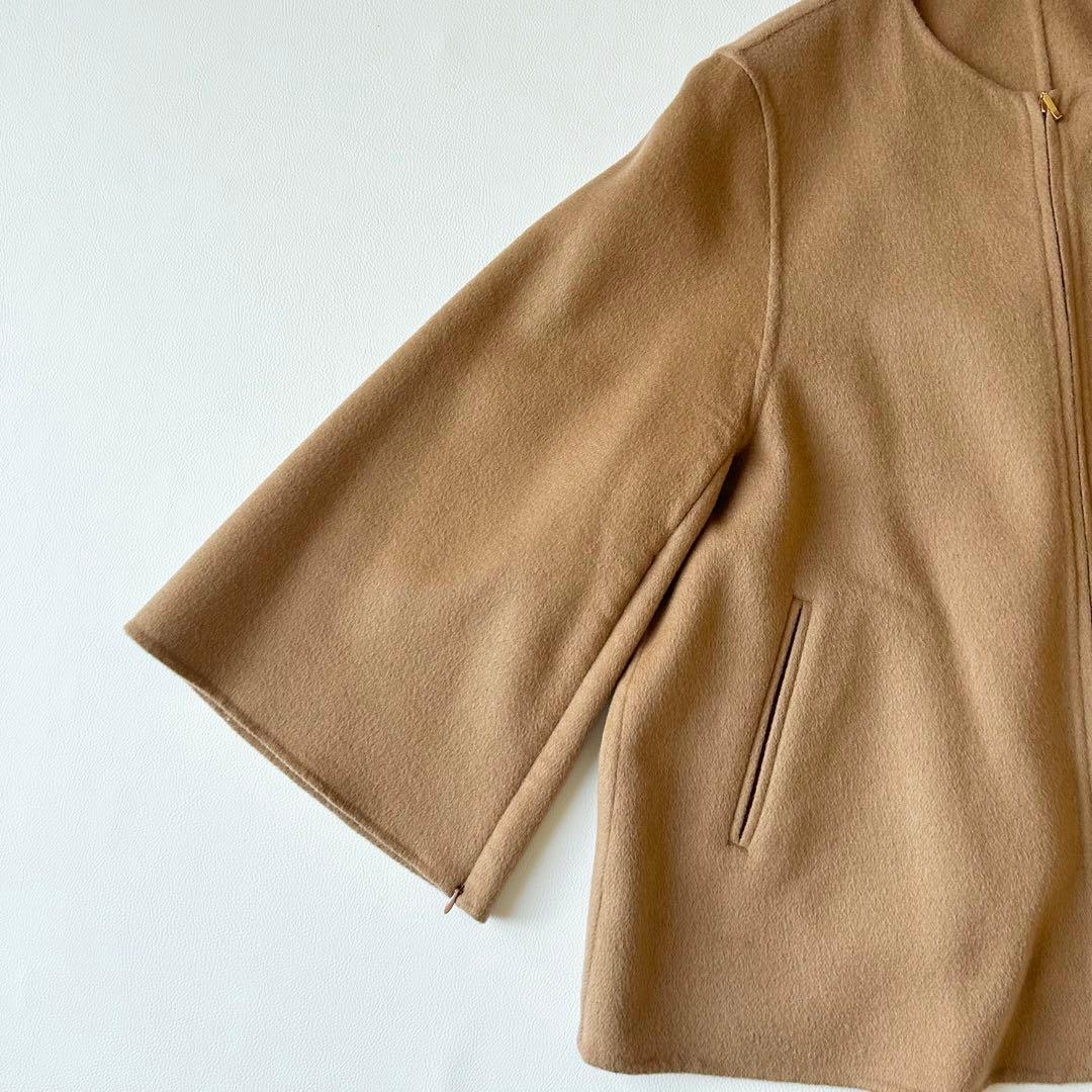3043y美品 23区 24年 ライトリバーショートコート ベージュ ケープ風