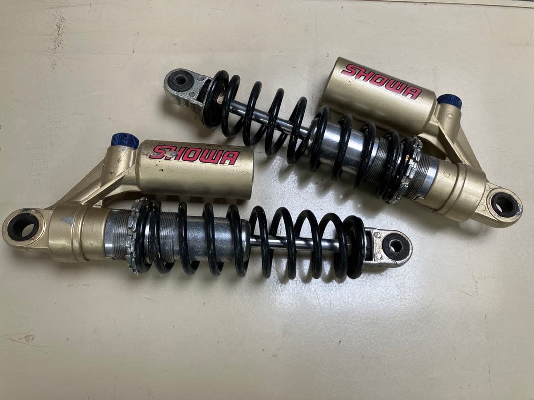 SHOWA サスペンション