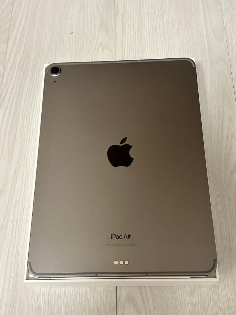 おはぎ【美品】iPad Air(M2) 11インチ　セルラー 128GB