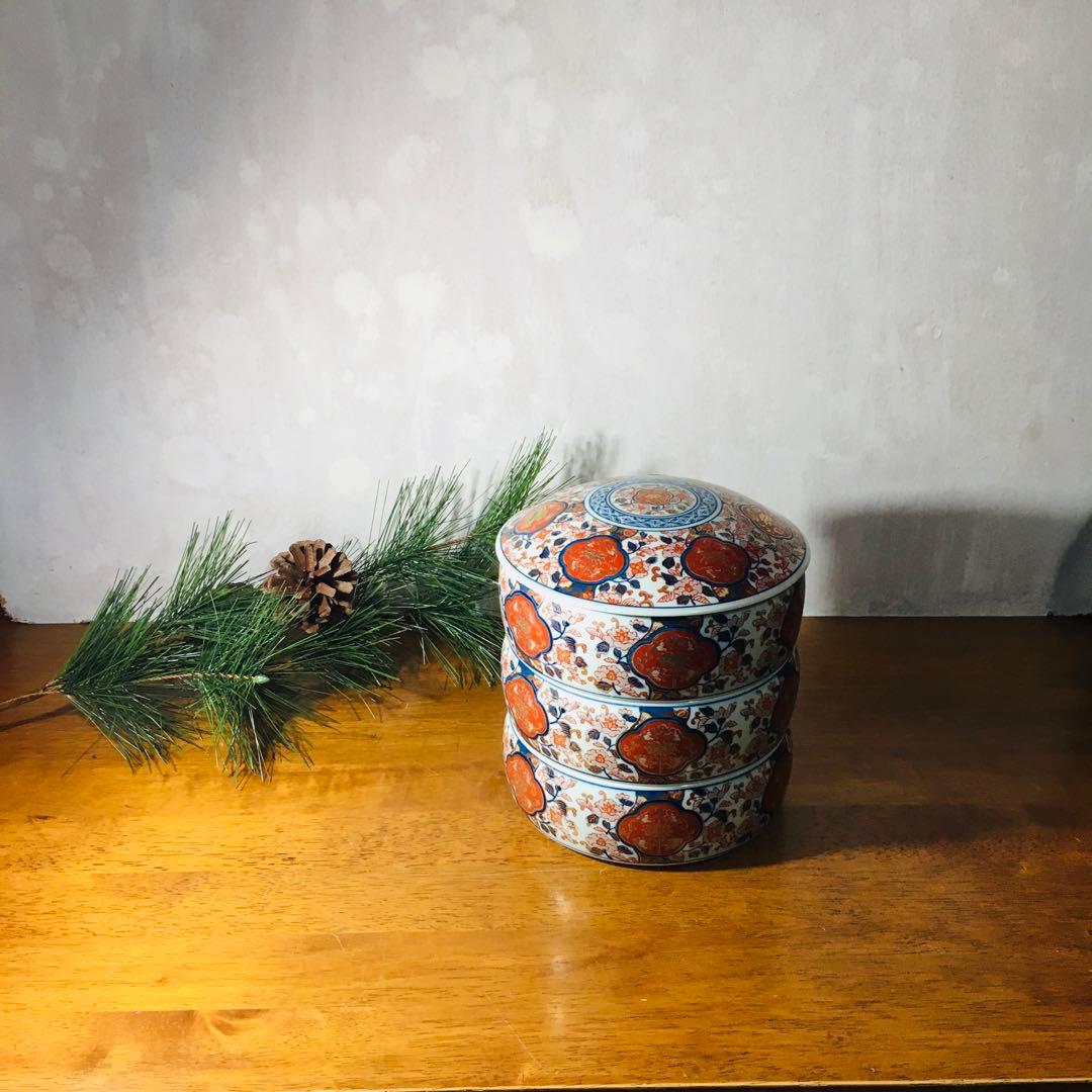 【お正月事始め】有田焼 弥左エ門窯 金襴手 古伊万里 　三段重　蓋物