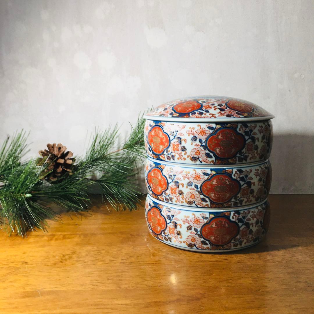 【お正月事始め】有田焼 弥左エ門窯 金襴手 古伊万里 　三段重　蓋物