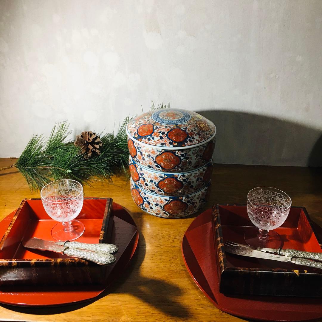 【お正月事始め】有田焼 弥左エ門窯 金襴手 古伊万里 　三段重　蓋物