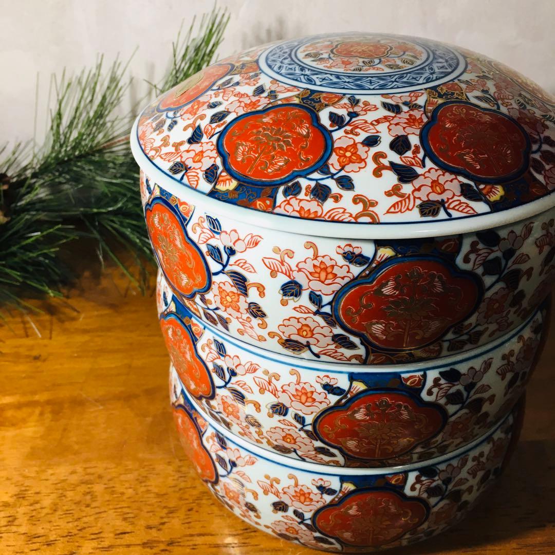 【お正月事始め】有田焼 弥左エ門窯 金襴手 古伊万里 　三段重　蓋物