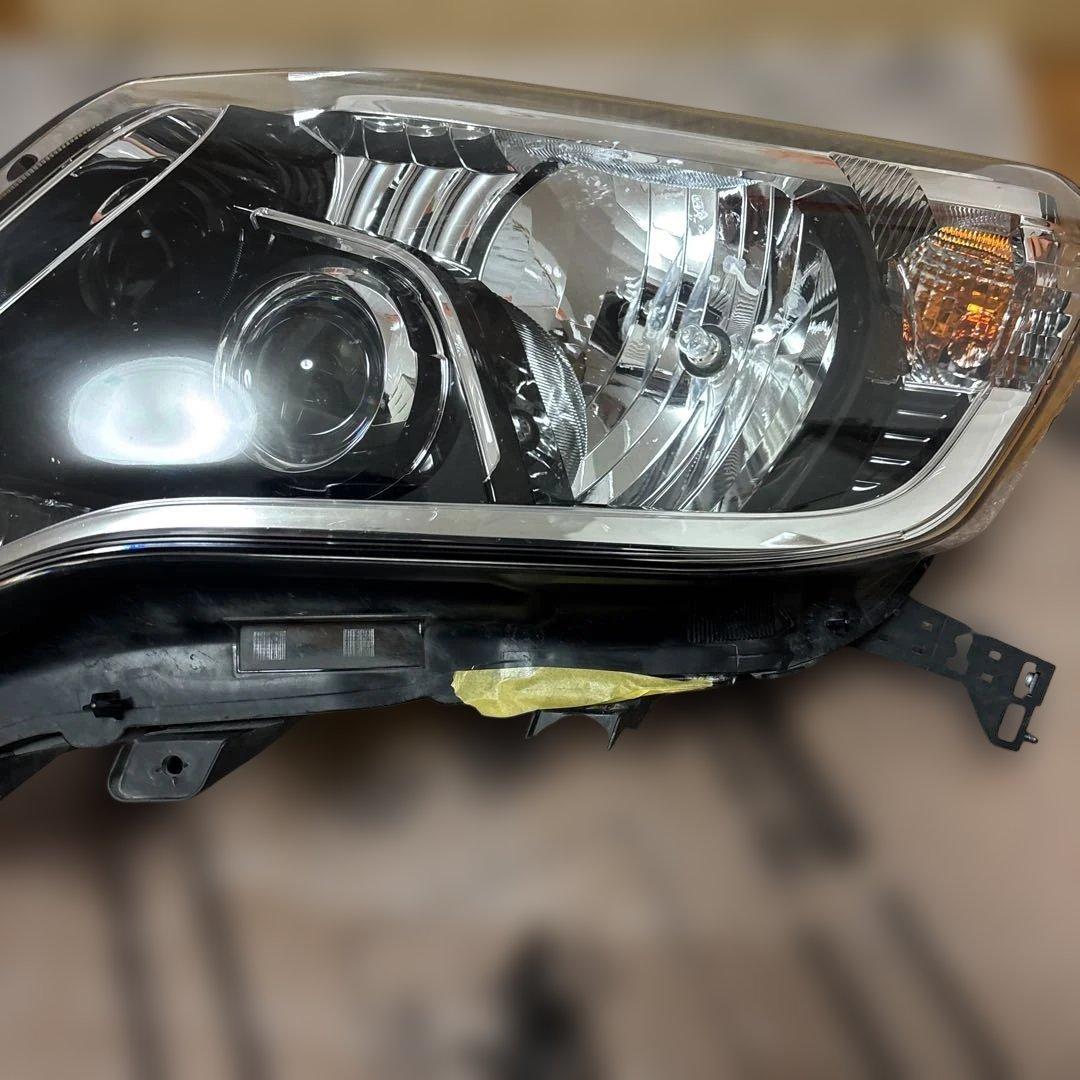 トヨタプラド左ヘッドライト