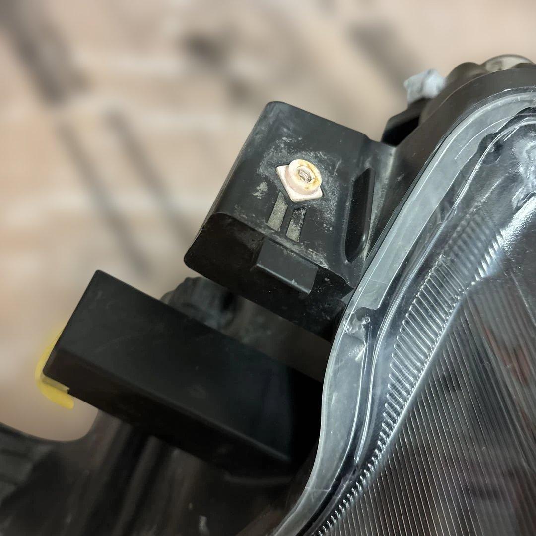 トヨタプラド左ヘッドライト