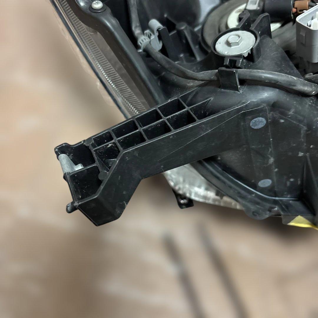 トヨタプラド左ヘッドライト