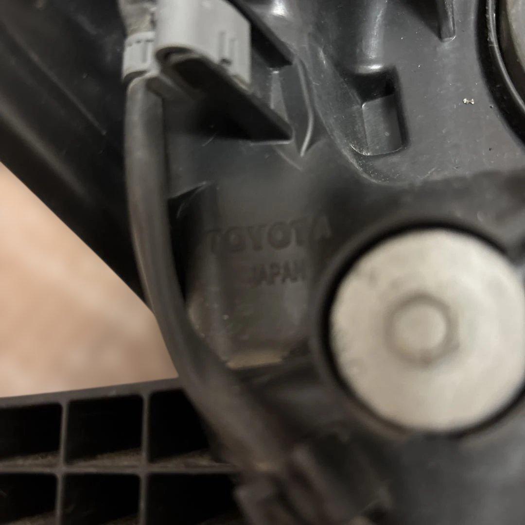 トヨタプラド左ヘッドライト