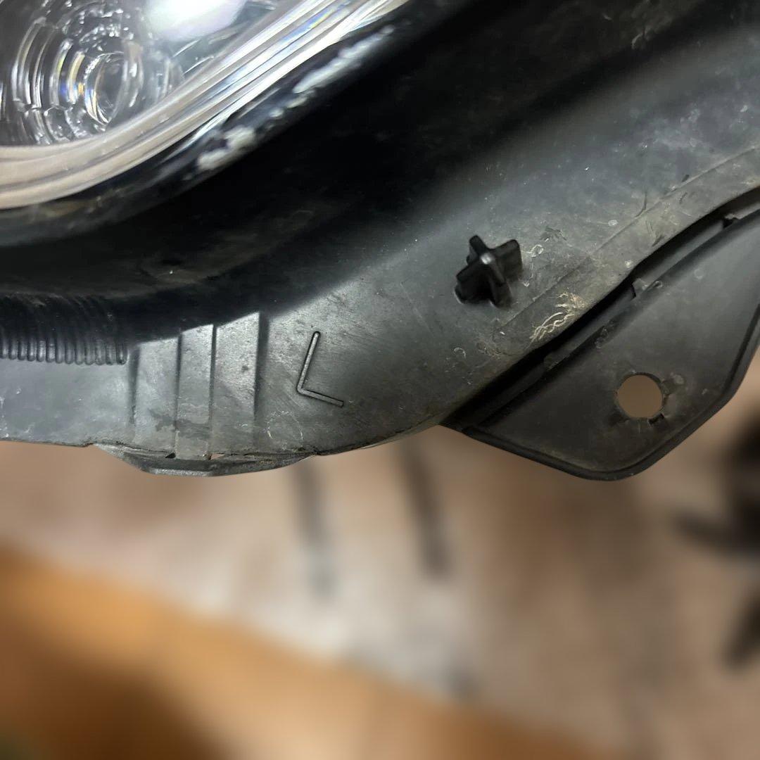 トヨタプラド左ヘッドライト