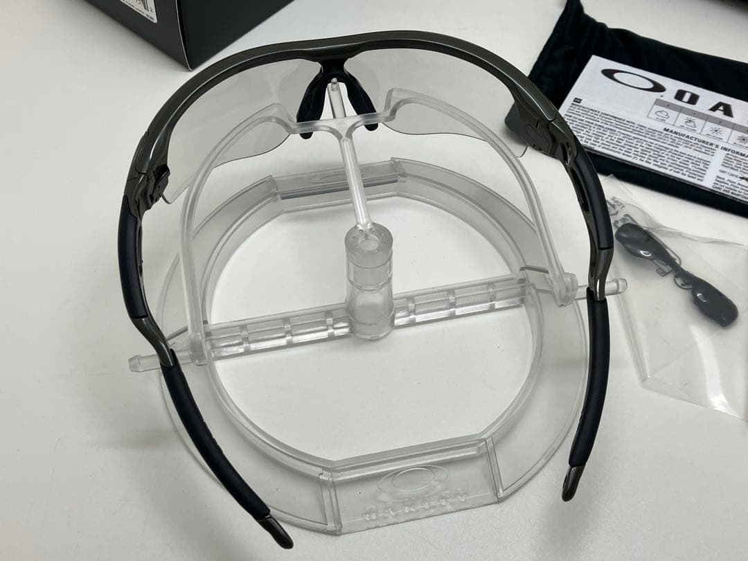 オークリー レーダーロック　RADARLOCK 調光 サングラス