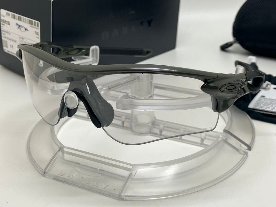 オークリー レーダーロック　RADARLOCK 調光 サングラス