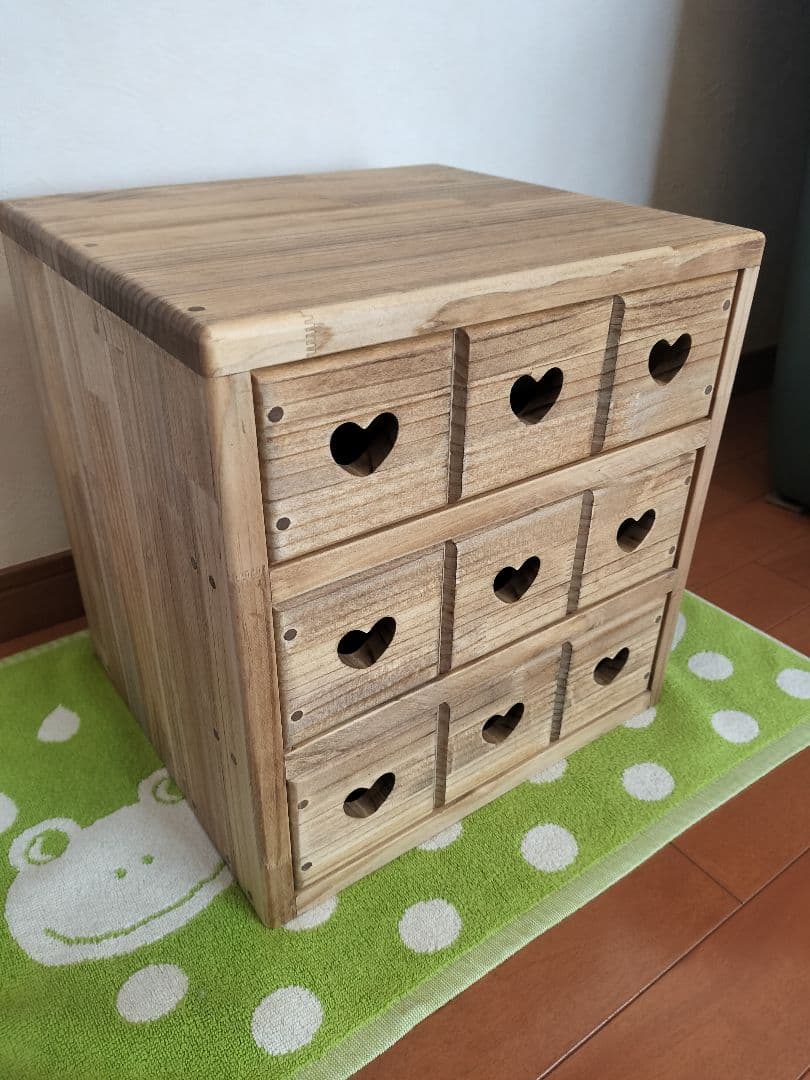 カントリー家具　９ハートの３段チェスト