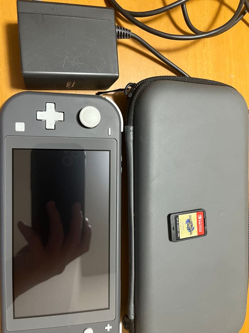 「Switch Lite グレー 本体 モンハン充電器ケース付」