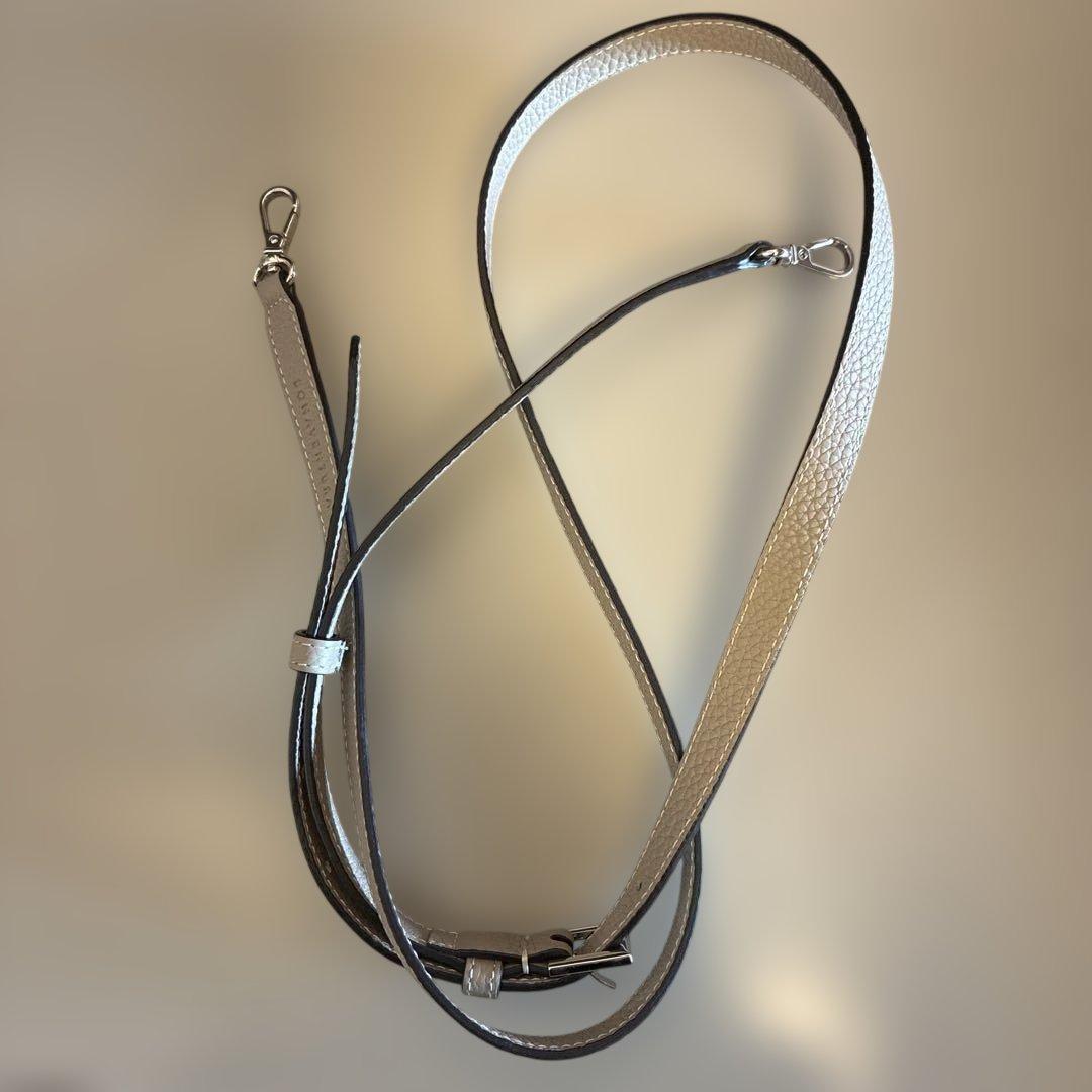 【美品】bonaventura iPhone16e ケース　ストラップ付