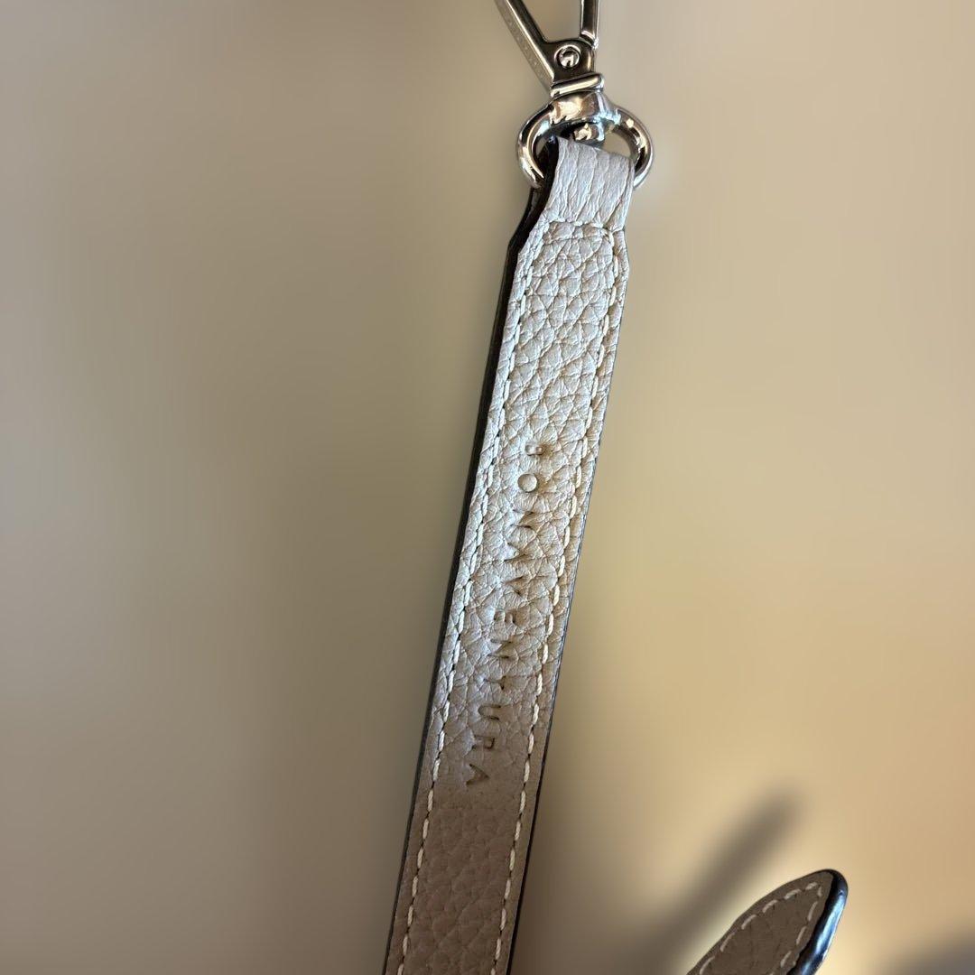 【美品】bonaventura iPhone16e ケース　ストラップ付