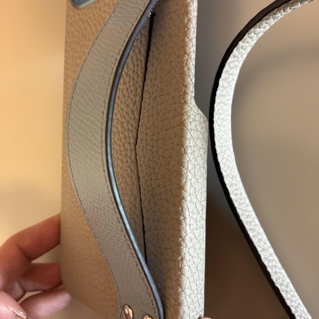 【美品】bonaventura iPhone16e ケース　ストラップ付