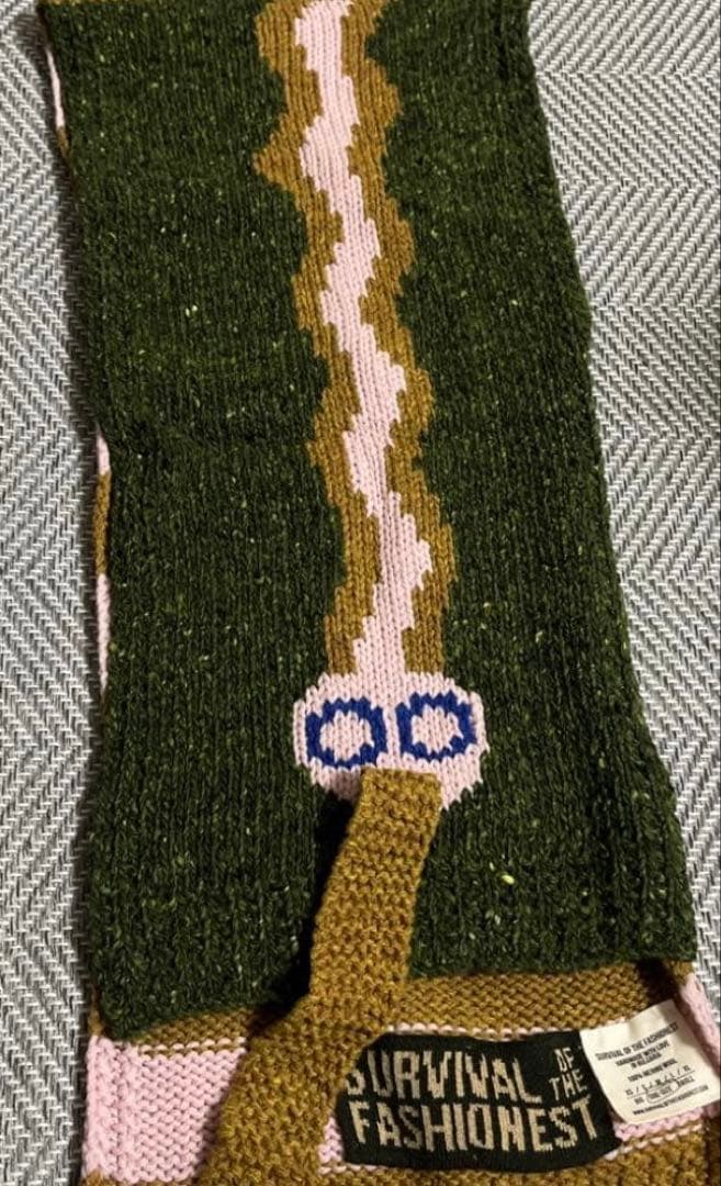 SURVIVAL OF THE FASHIONEST マフラー　ポーカーズ