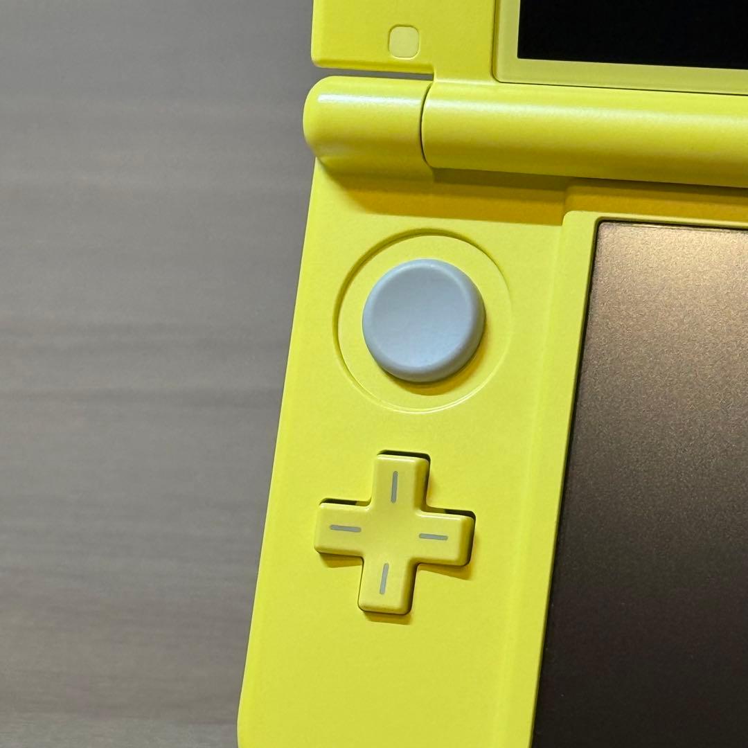 6-203 Newニンテンドー3DS LL ピカチュウ【イエロー】箱付き 美品