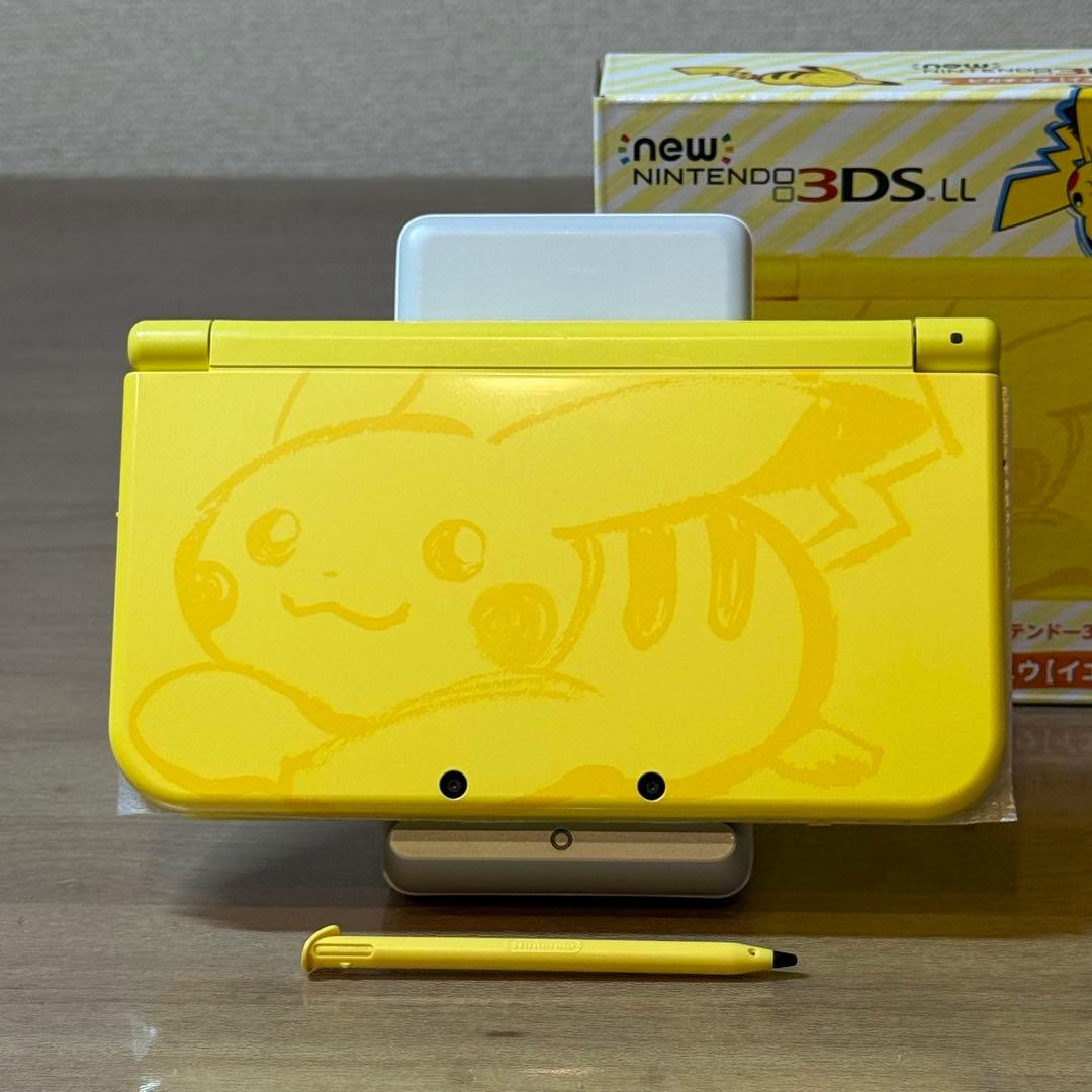 6-203 Newニンテンドー3DS LL ピカチュウ【イエロー】箱付き 美品