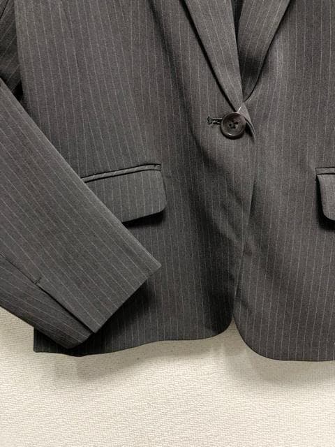 新品☆17号LLグレー系ストライプ♪セミフレアスカートスーツ♪オフィス☆a479