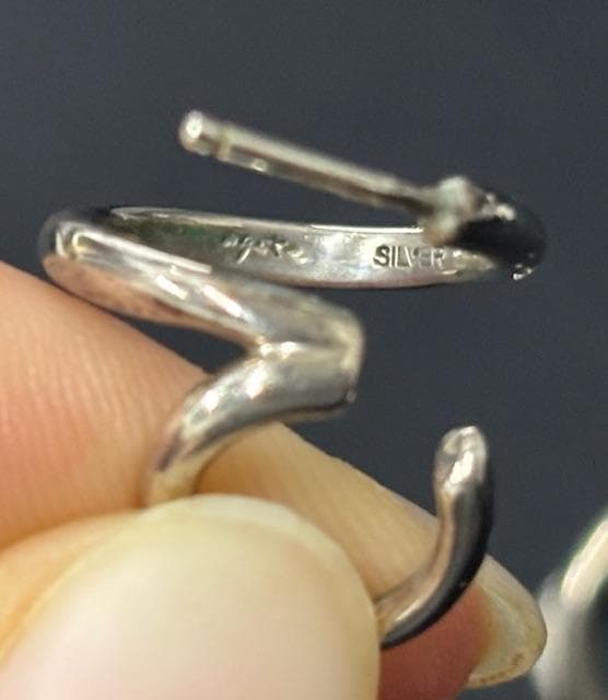 agete アガット シルバー刻印 ツイストデザイン ピアス