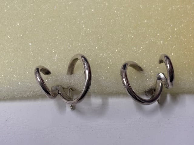 agete アガット シルバー刻印 ツイストデザイン ピアス