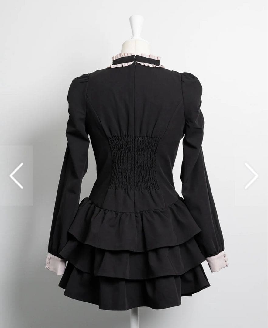 pium ぴうむ フロントリボンチョーカーティアードミニワンピ ブラック×ピンク