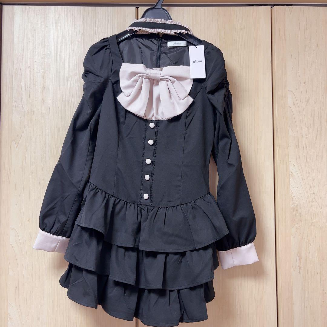pium ぴうむ フロントリボンチョーカーティアードミニワンピ ブラック×ピンク