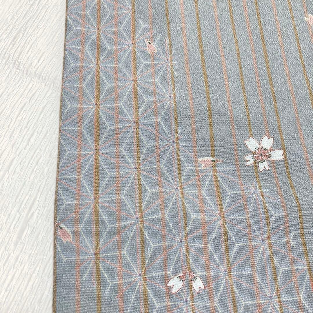 【良品✨】東レシルック　洗える着物　小紋　鼠色　麻の葉　舞桜　手縫い仕立て　I4