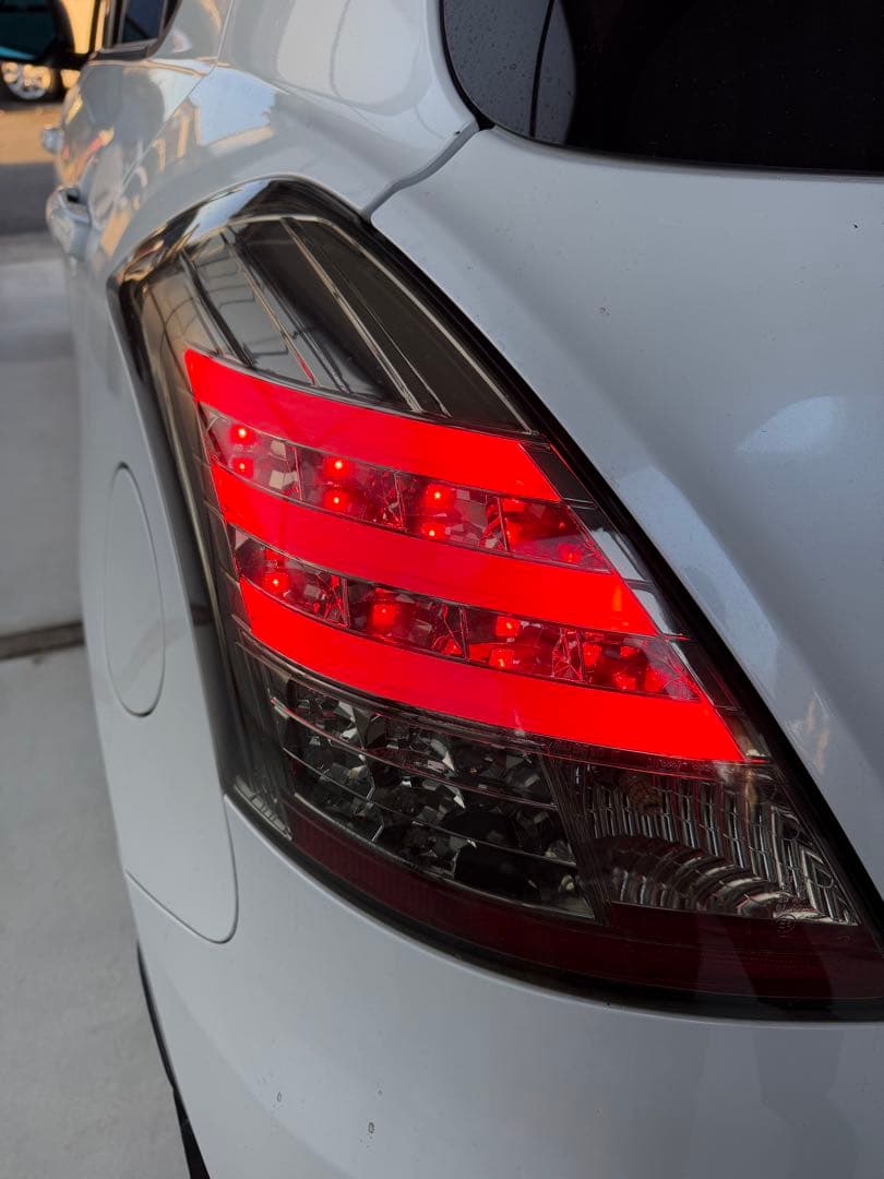 スイフトスポーツ　zc32s 社外　テールランプ　LED