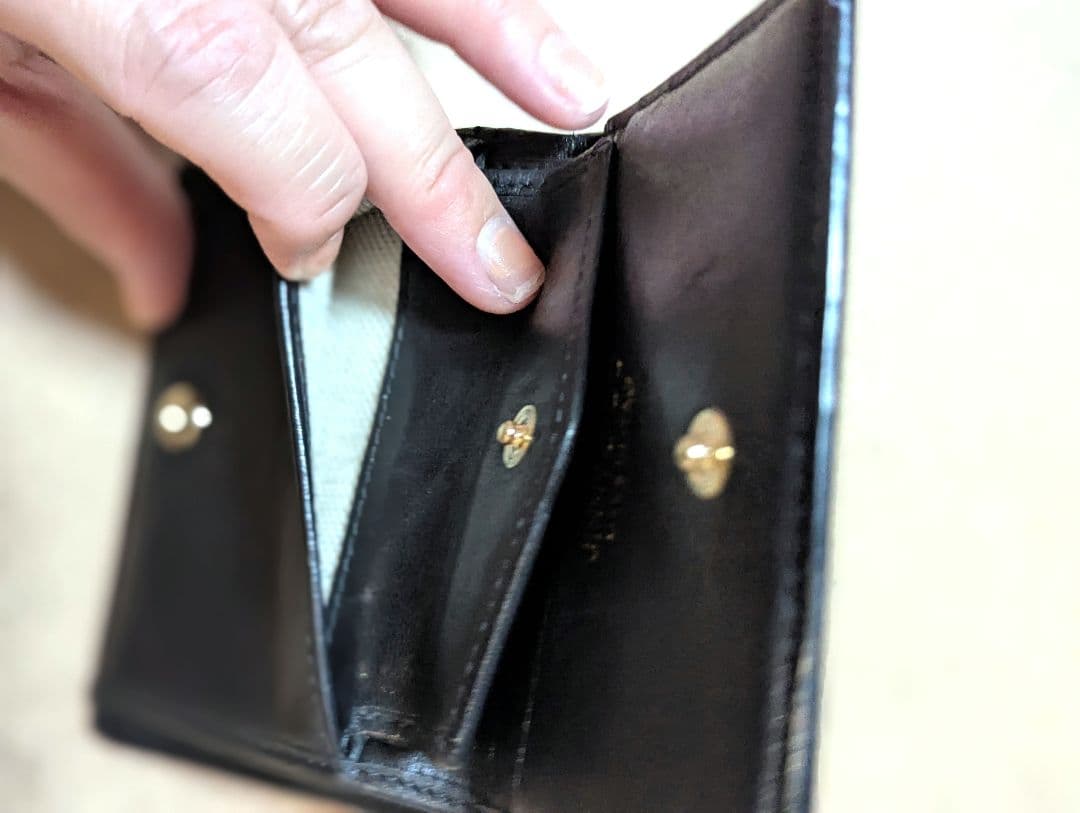 良品☆使用回数少なめJIMMY CHOO 星型スタッズ 黒レザーミニ2つ折り財布