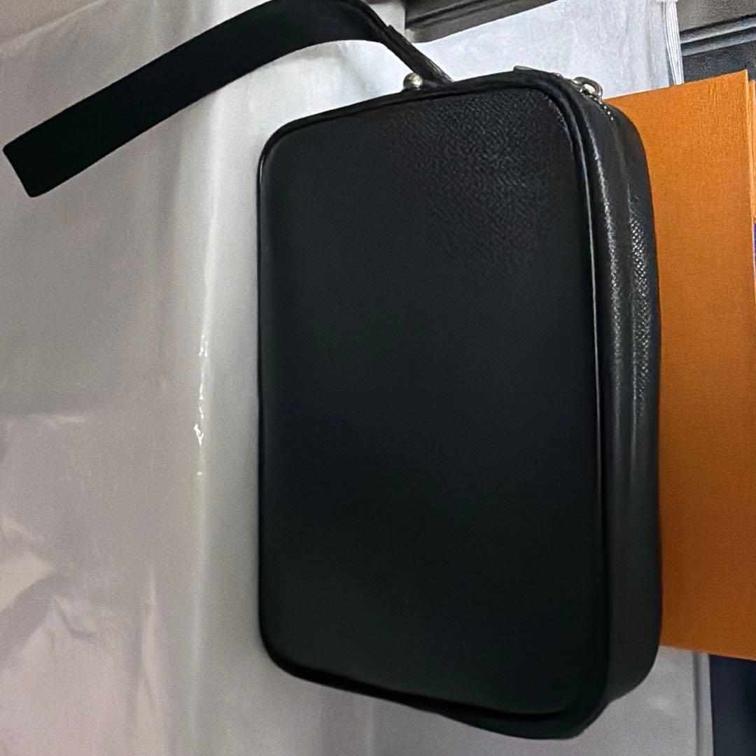 ルイヴィトン　タイガ　セカンドバック