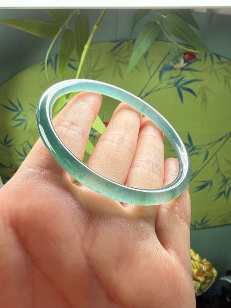 新入荷❣️天然本翡翠　特色雪花綿入り【半山半水】高氷藍水細身バングル　鑑定書付き