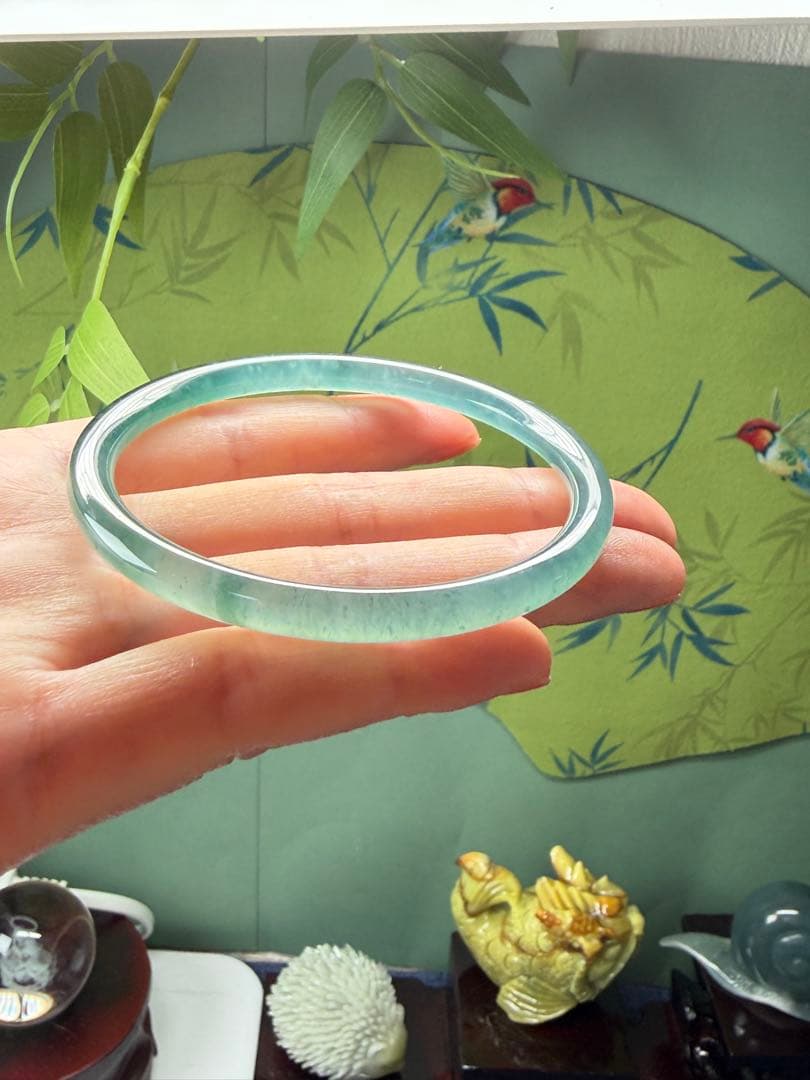 新入荷❣️天然本翡翠　特色雪花綿入り【半山半水】高氷藍水細身バングル　鑑定書付き