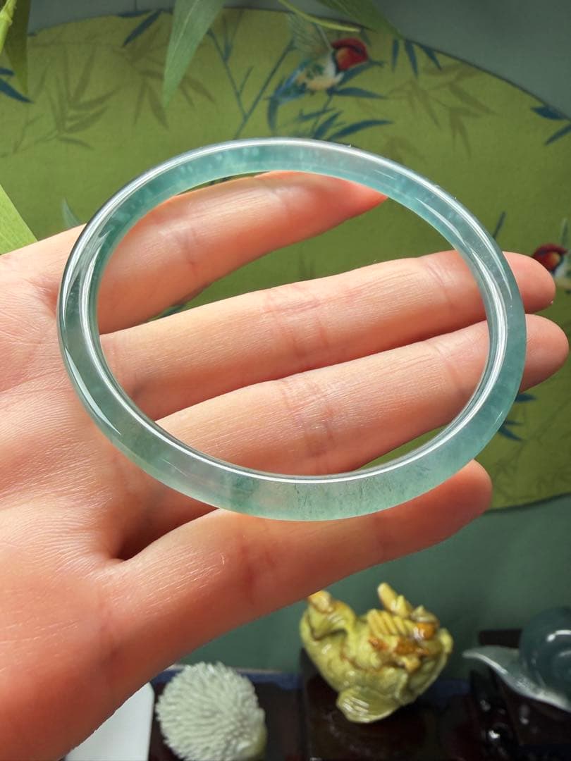 新入荷❣️天然本翡翠　特色雪花綿入り【半山半水】高氷藍水細身バングル　鑑定書付き