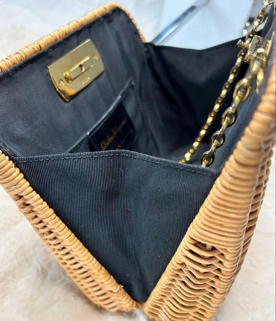 ☆美品　フェラガモ　チェーンかごショルダーバッグ☆夏