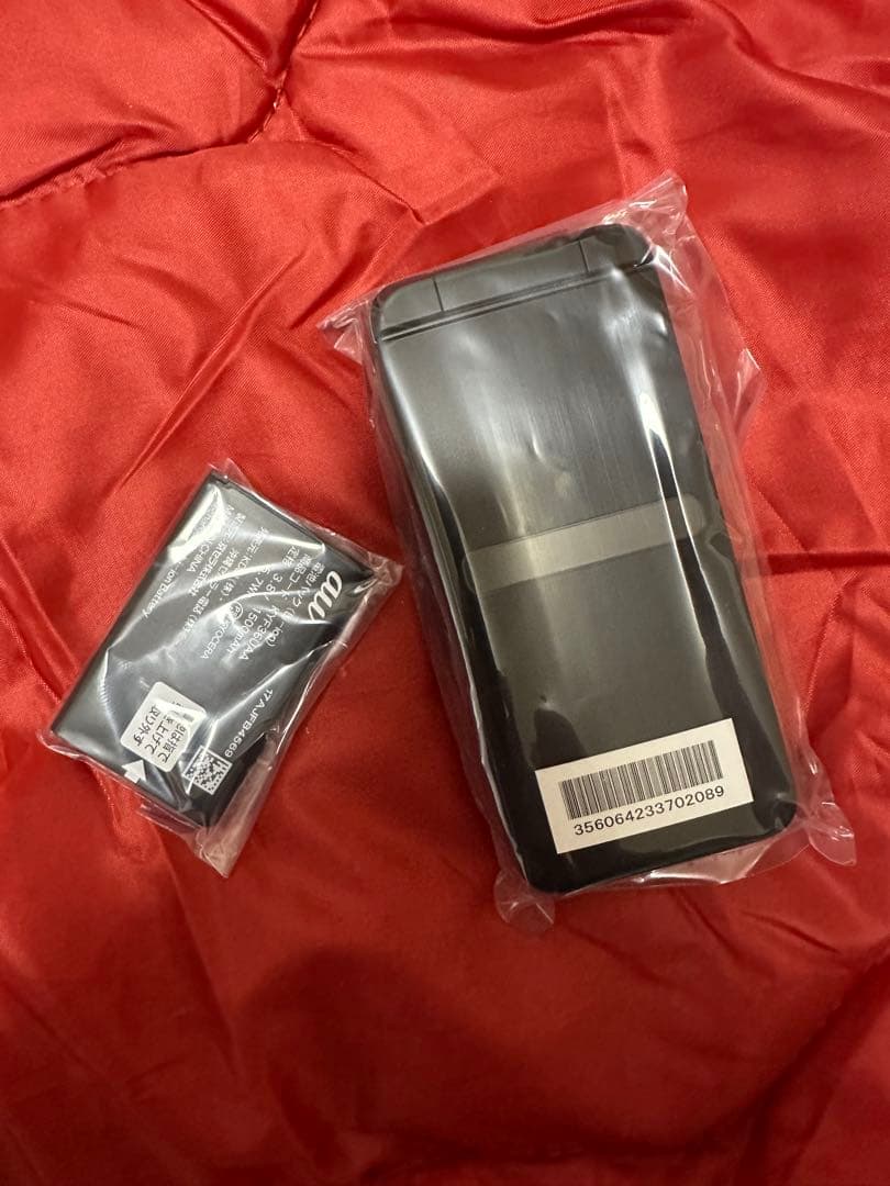 au GRATINA KYF39 ブラック