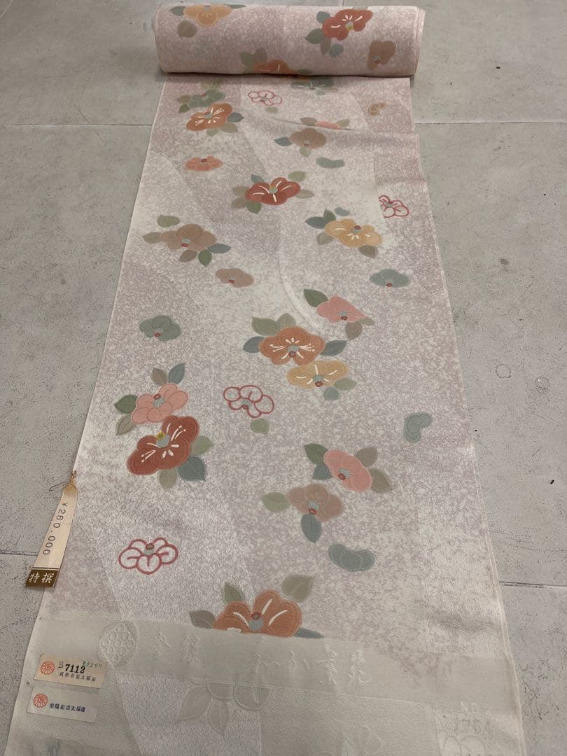 小紋　着尺　反物　淡いピンクに花　新品