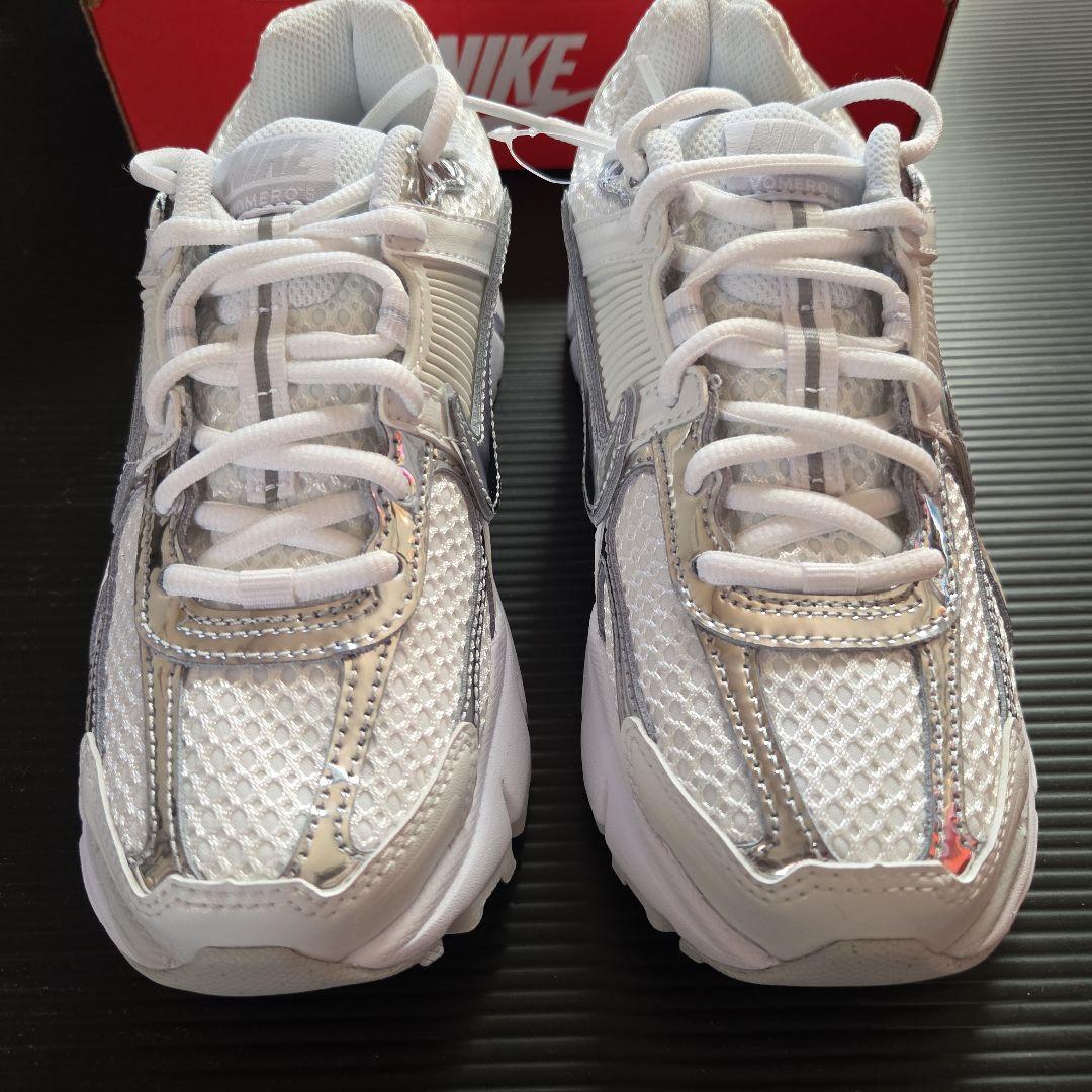 未使用❗W ナイキ ZOOM VOMERO 5 メタリック23cm.