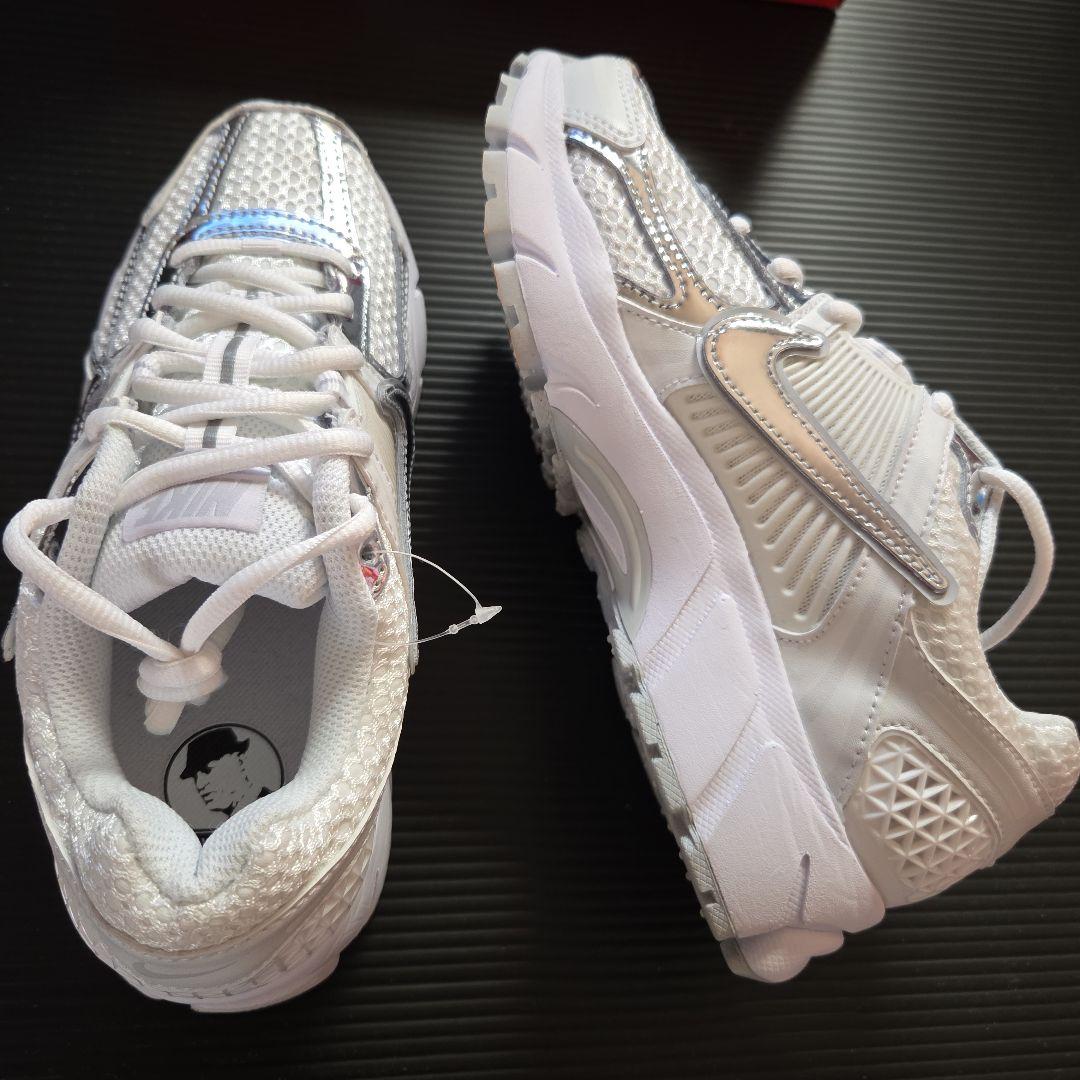 未使用❗W ナイキ ZOOM VOMERO 5 メタリック23cm.