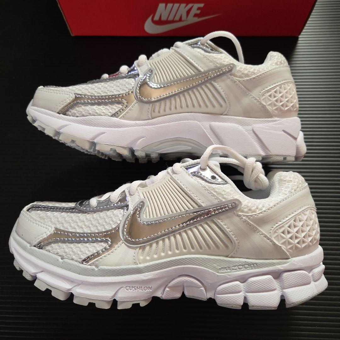 未使用❗W ナイキ ZOOM VOMERO 5 メタリック23cm.