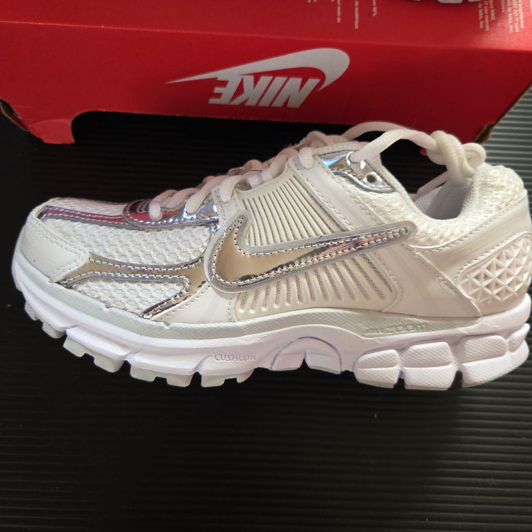 未使用❗W ナイキ ZOOM VOMERO 5 メタリック23cm.