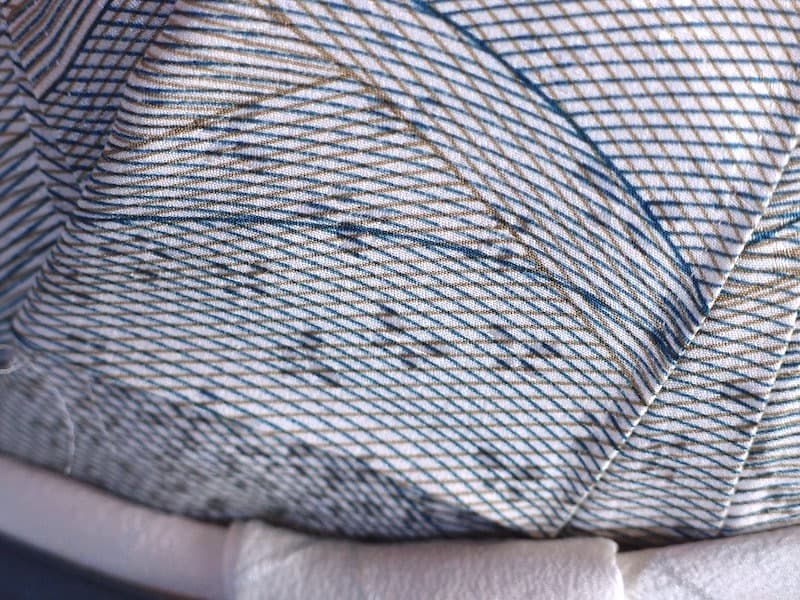 三越誂　織りに染め小紋（波筋文）裄65　薄手で軽　正絹美品